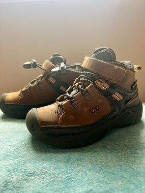 Keen Toddler Brown and Black Outdoor Sneakers ⛰️ size 9